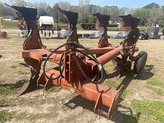 Image of International Harvester 155 equipment image 4