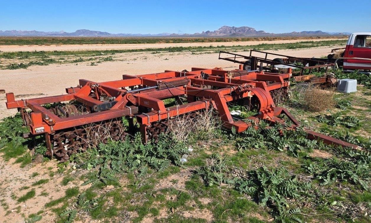 Case IH 415 Equipment Image0