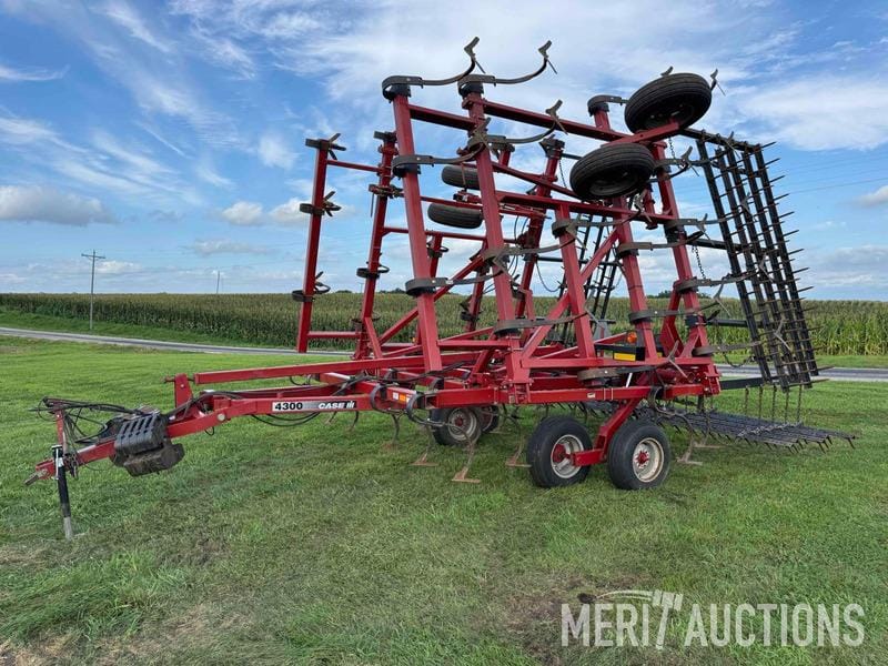 Case IH 4300 Equipment Image0