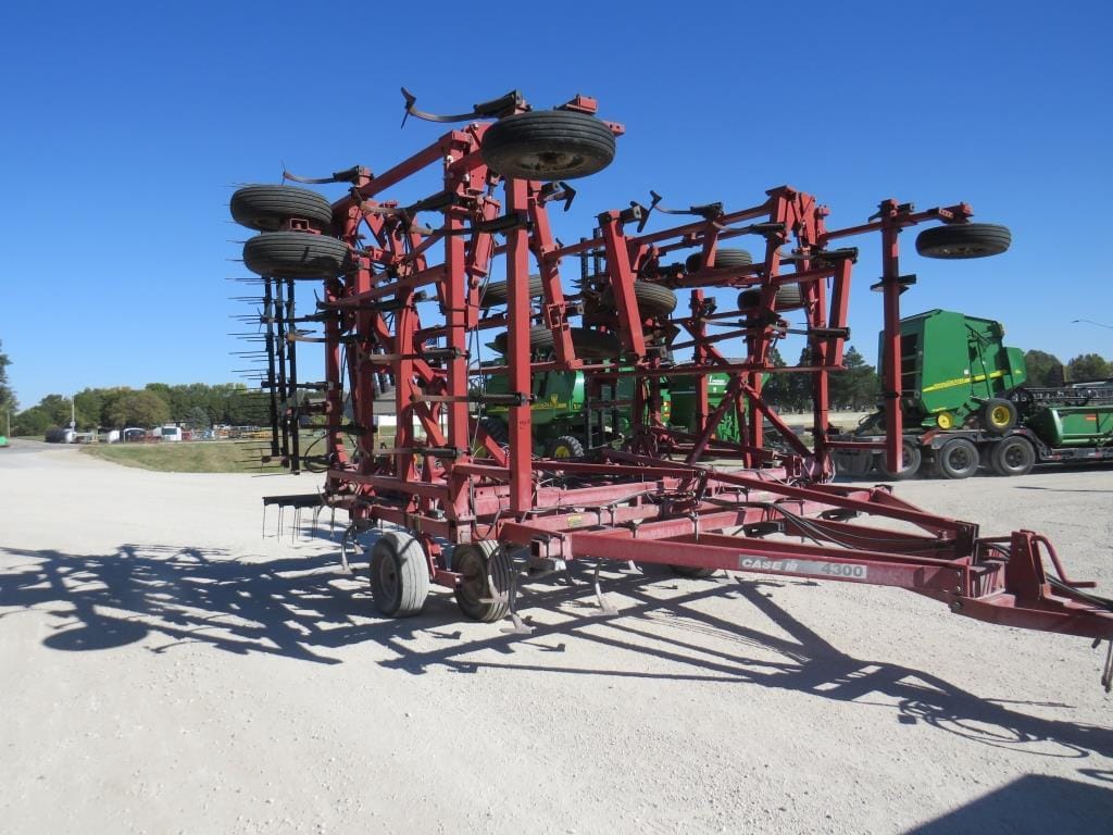 Case IH 4300 Equipment Image0
