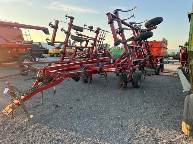 Case IH 4300 Equipment Image0