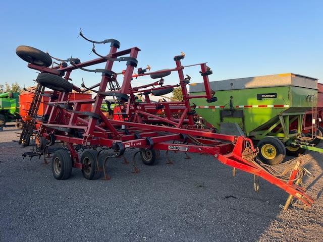 Image of Case IH 4300 equipment image 2