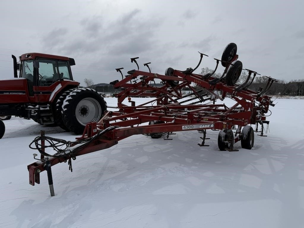 Case IH 4300 Equipment Image0