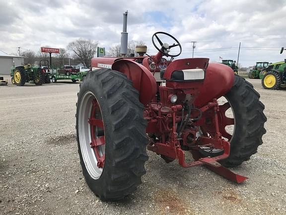 Image of Farmall 460 equipment image 4