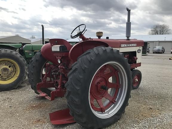 Image of Farmall 460 equipment image 1