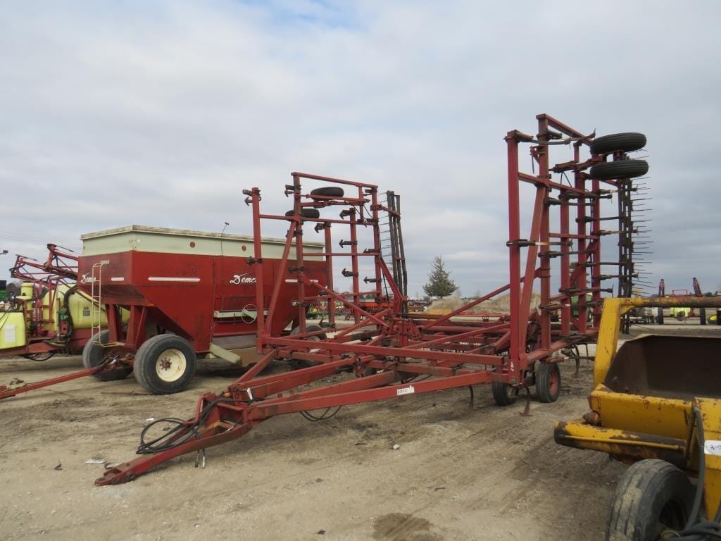Case IH 4900 Equipment Image0