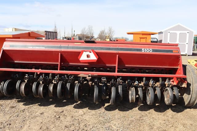 Image of Case IH 5100 equipment image 3