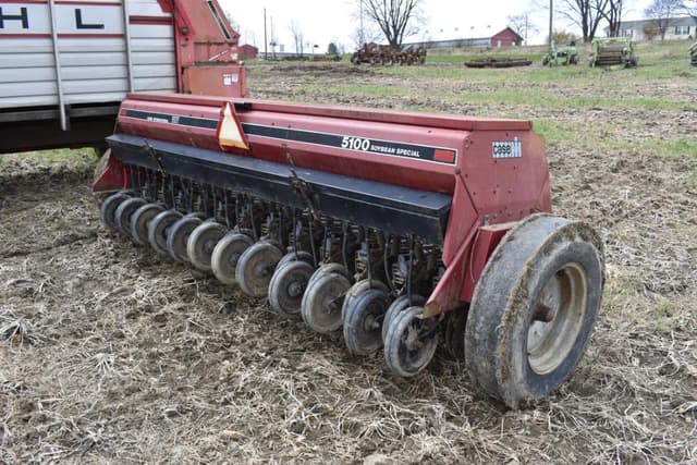 Image of Case IH 5100 equipment image 2