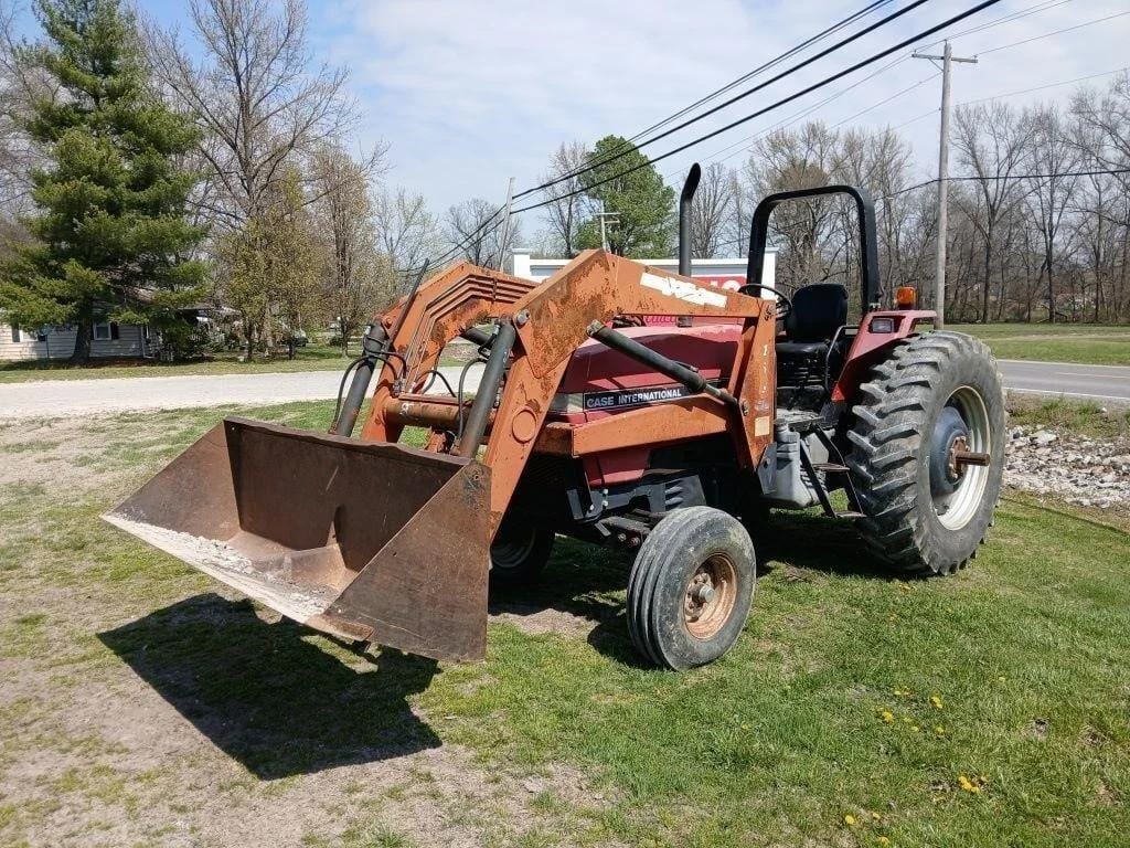 Case IH 5130 Equipment Image0
