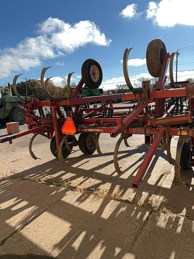 Image of Case IH 5600 equipment image 4