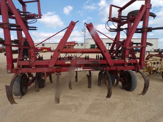 Image of Case IH 5600 equipment image 4