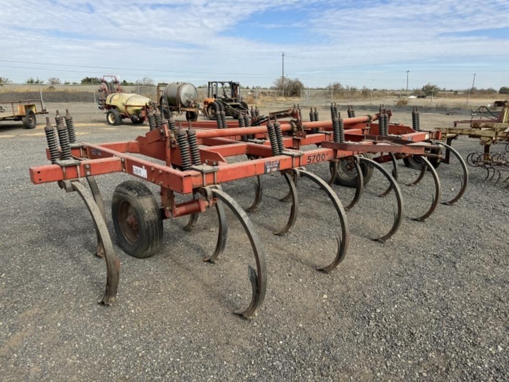 Image of Case IH 5700 Image 1