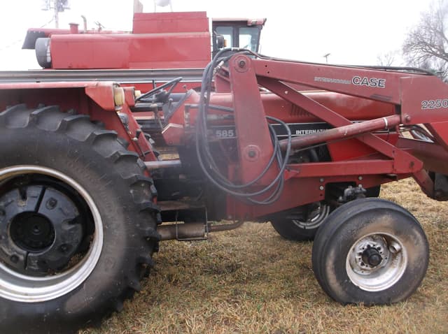 Image of Case IH 585 equipment image 4