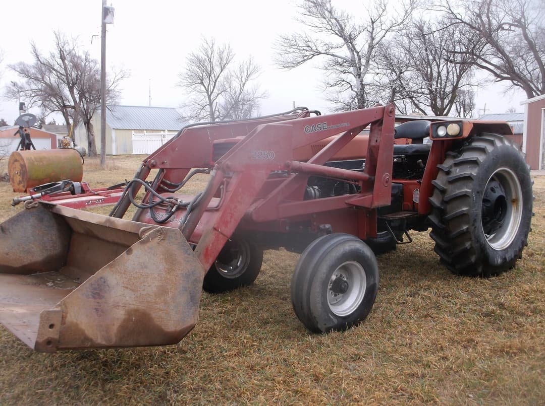 Image of Case IH 585 Primary image