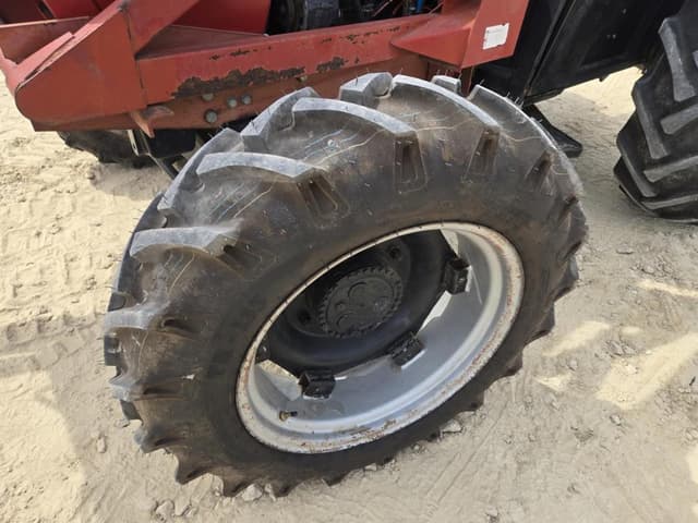 Image of Case IH 585 equipment image 2