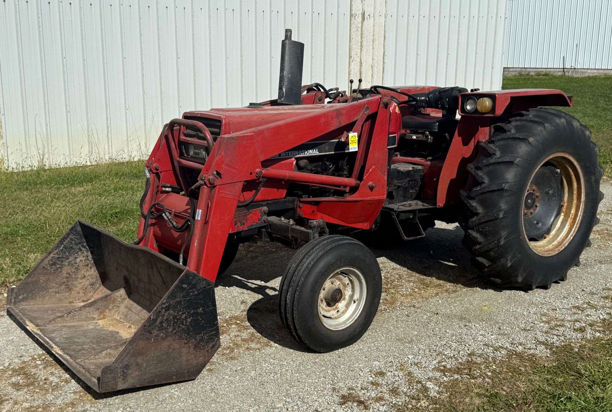 Case IH 585 Equipment Image0