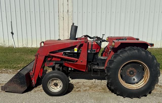 Image of Case IH 585 equipment image 1