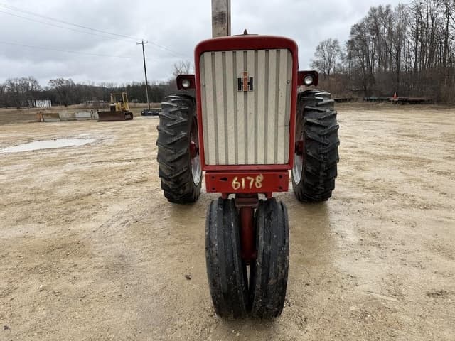 Image of Farmall 656 equipment image 1