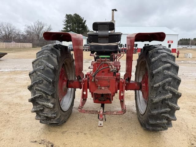 Image of Farmall 656 equipment image 4