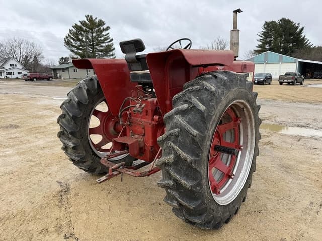 Image of Farmall 656 equipment image 3