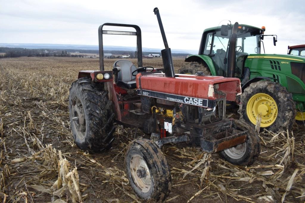 Case IH 685 Equipment Image0