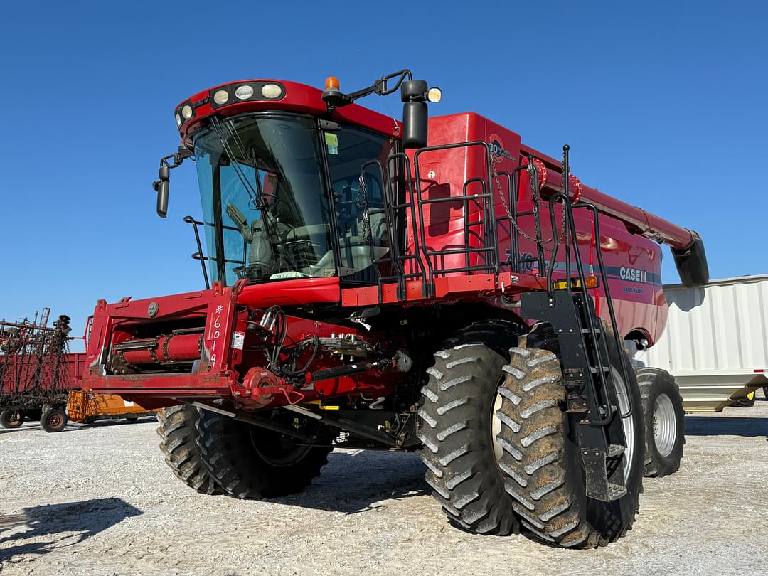 Image of Case IH 7010 Primary image