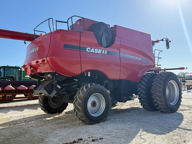 Image of Case IH 7010 equipment image 4