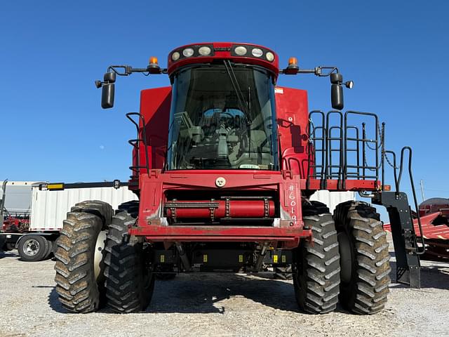 Image of Case IH 7010 equipment image 2