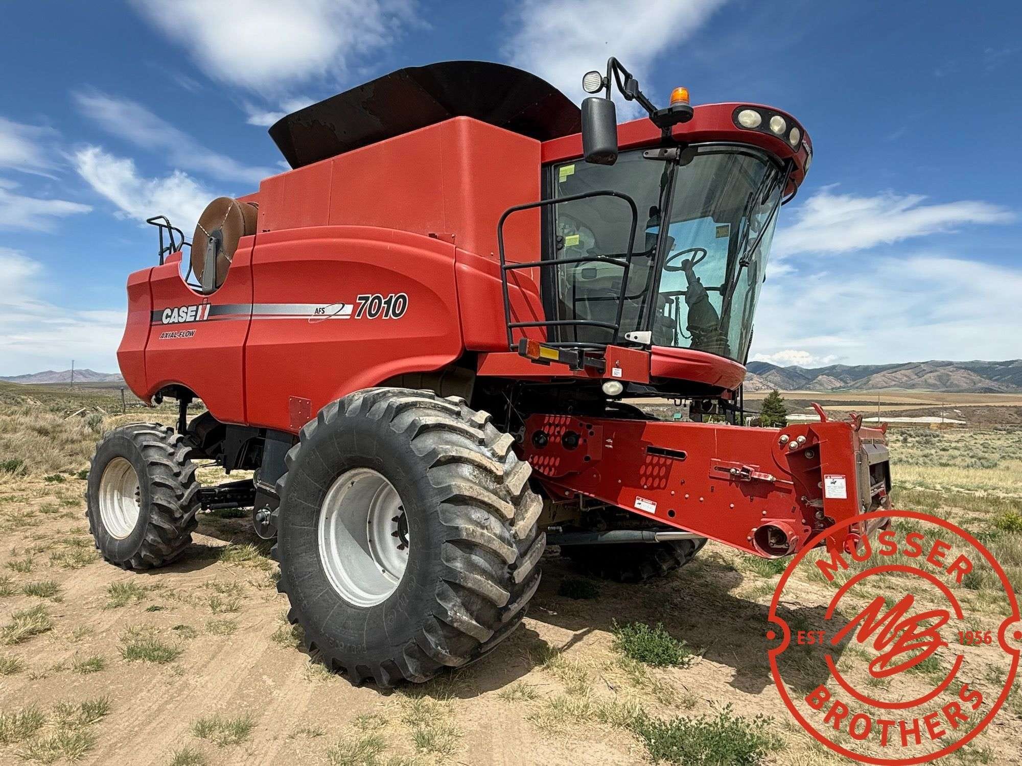 Case IH 7010 Equipment Image0
