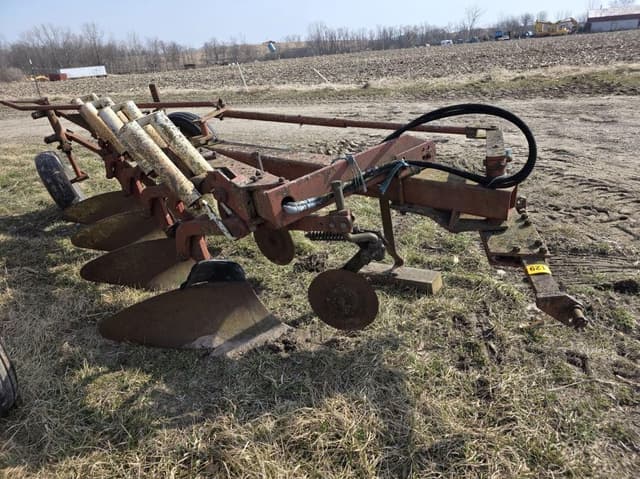 Image of Case IH 710 equipment image 1