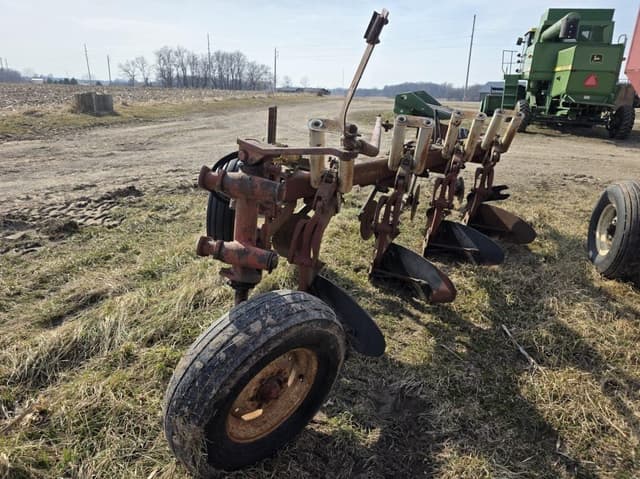Image of Case IH 710 equipment image 4