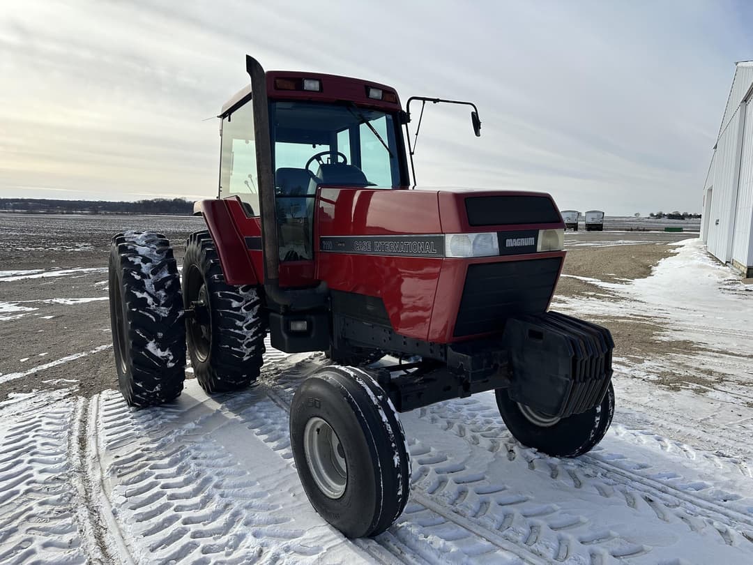 Image of Case IH 7110 Primary image