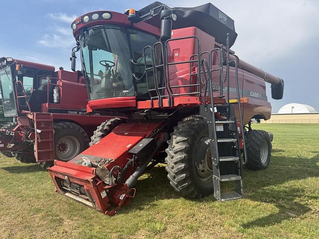 Image of Case IH 7120 equipment image 2