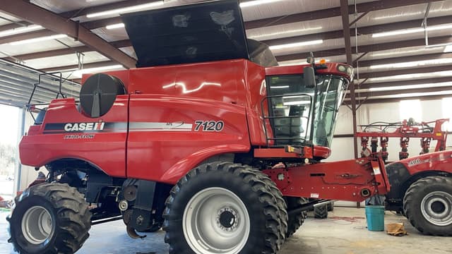 Image of Case IH 7120 equipment image 2