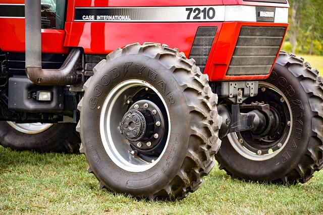 Image of Case IH 7210 equipment image 2