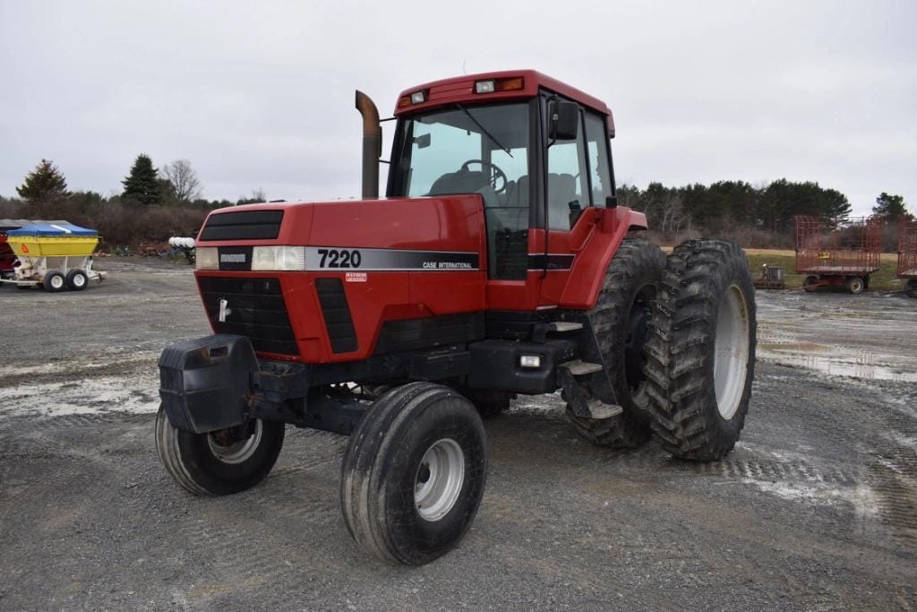 Case 7220 Equipment Image0