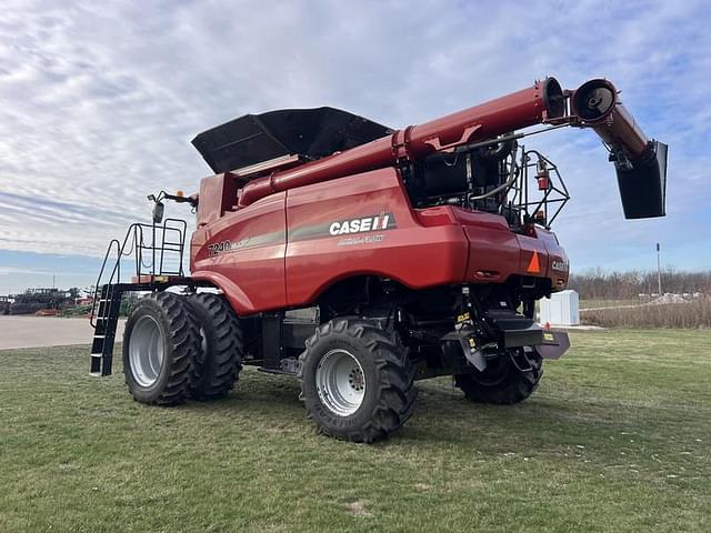 Image of Case IH 7240 equipment image 2