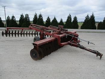 Case IH 760 Equipment Image0