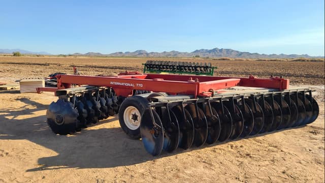 Image of Case IH 770 equipment image 2