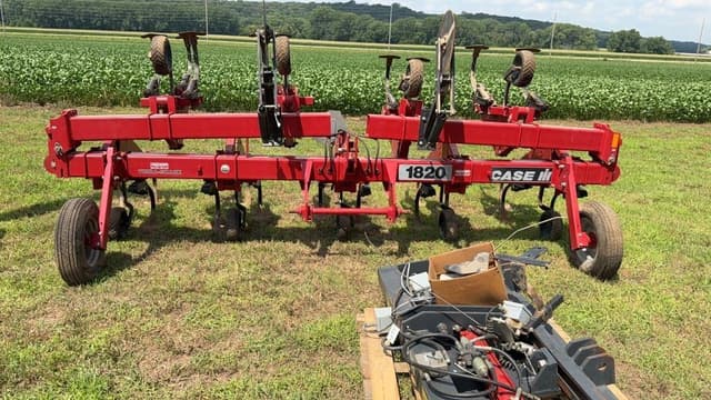 Image of Case IH 1820 equipment image 1