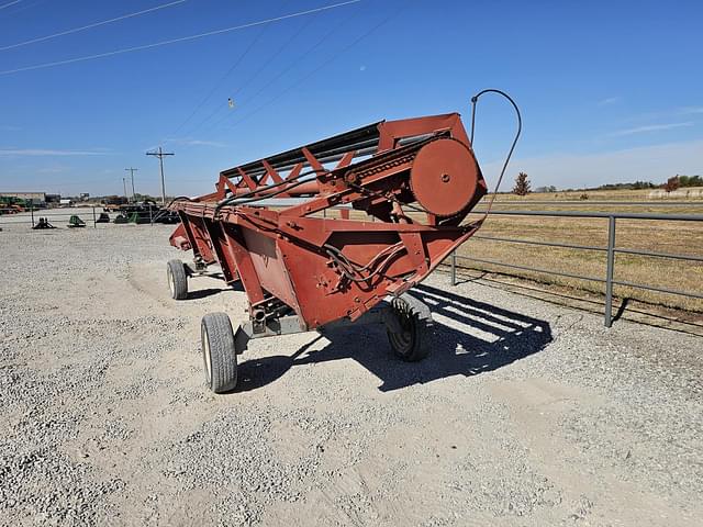 Image of Case IH 810 equipment image 4