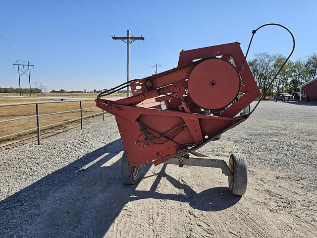 Image of Case IH 810 equipment image 3