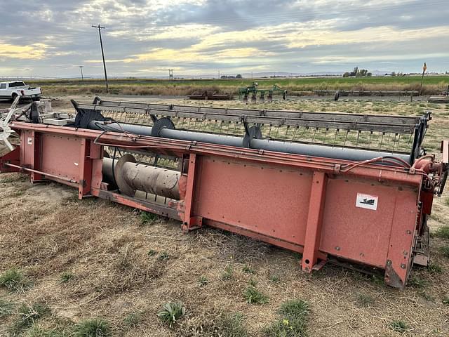 Image of Case IH 810 equipment image 3