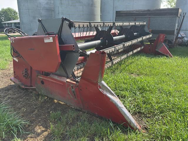 Image of Case IH 820 equipment image 2