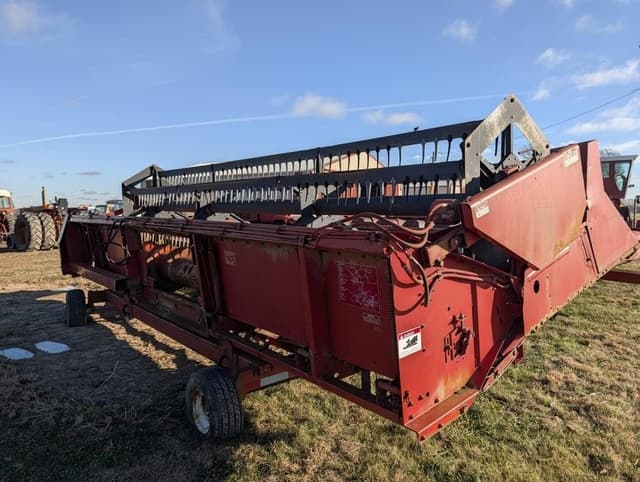Image of Case IH 820 equipment image 3