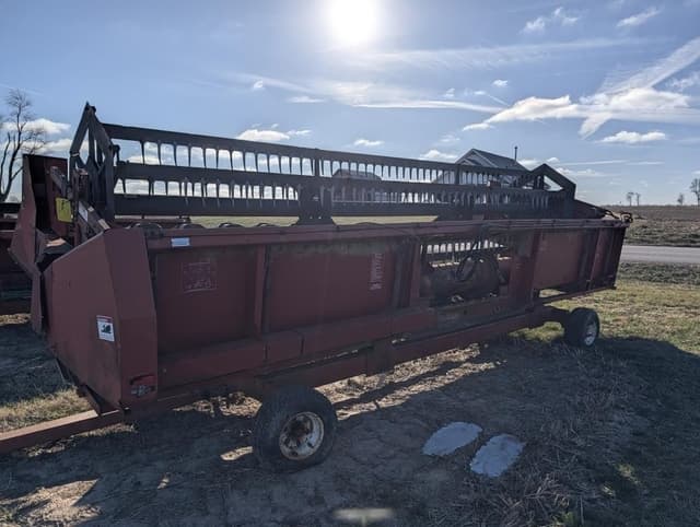 Image of Case IH 820 equipment image 2
