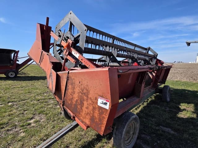 Image of Case IH 820 equipment image 1