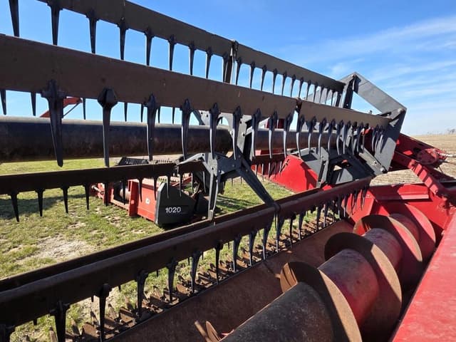 Image of Case IH 820 equipment image 3