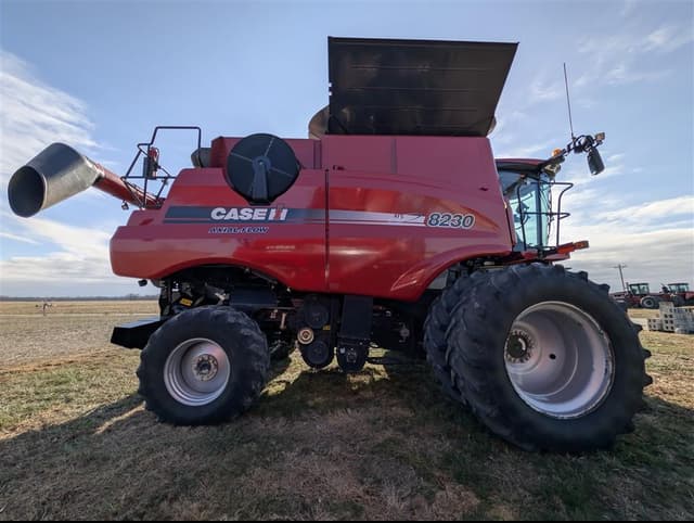 Image of Case IH 8230 equipment image 3