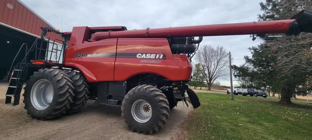 Image of Case IH 8240 equipment image 1